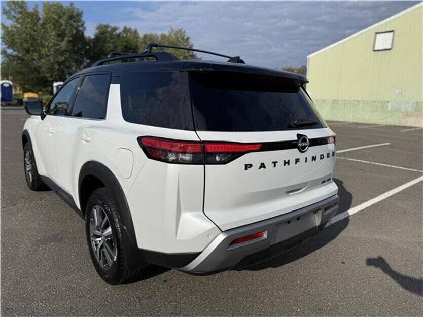 2025 Nissan Pathfinder Image 3