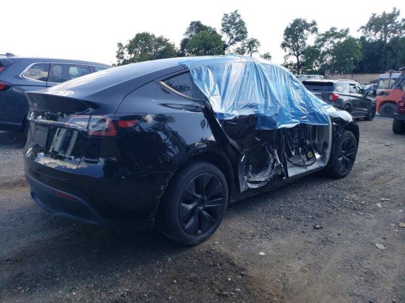 2024 Tesla Model Y Image 4