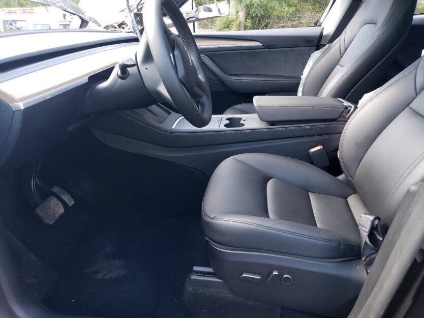 2024 Tesla Model Y Image 5