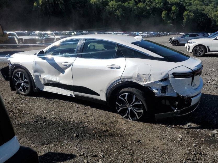 2023 Toyota Crown Image 3