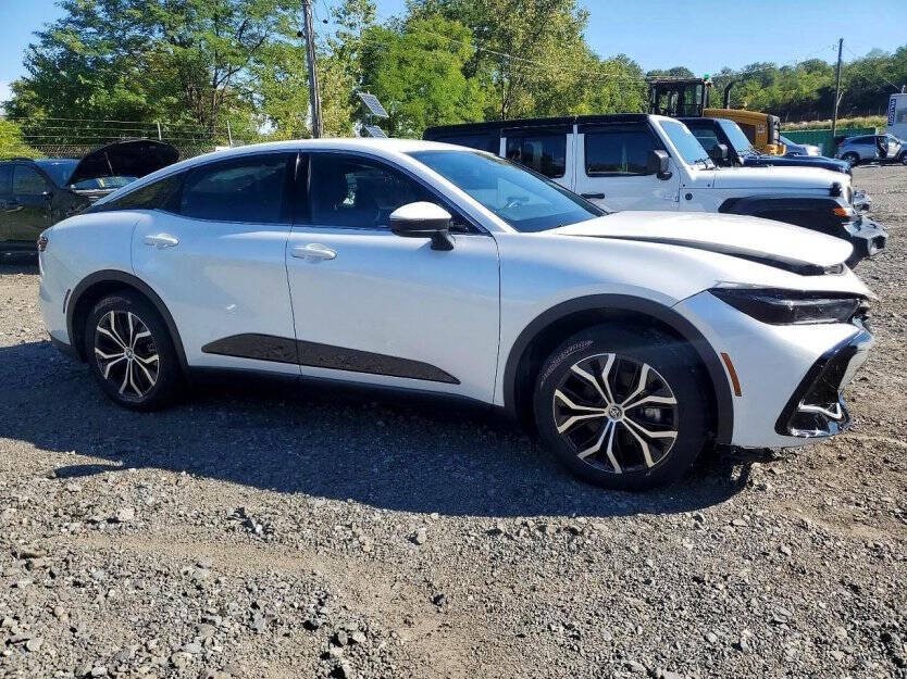 2023 Toyota Crown Image 1