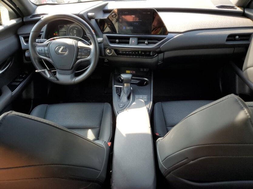 2024 Lexus UX 250h Image 7