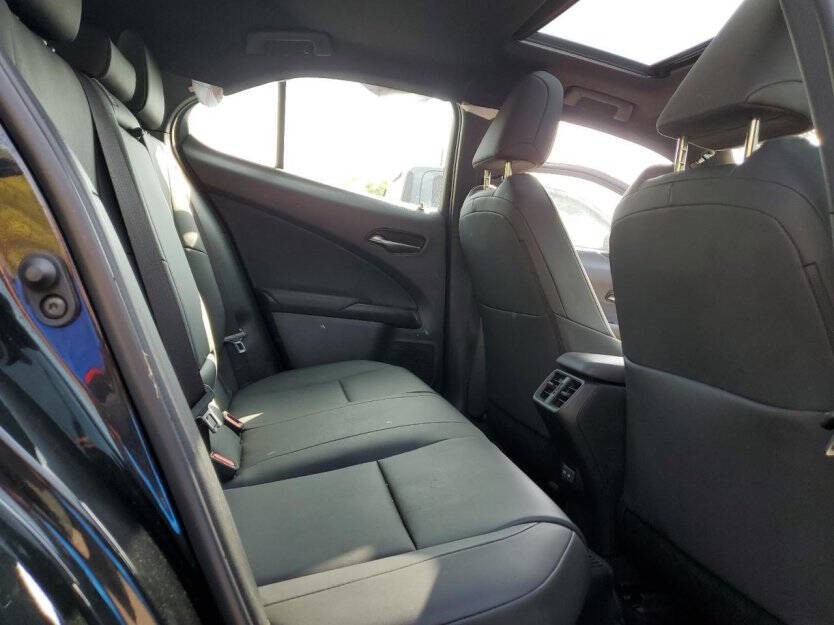 2024 Lexus UX 250h Image 9
