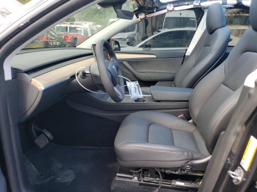 2025 Tesla Model Y Image 5