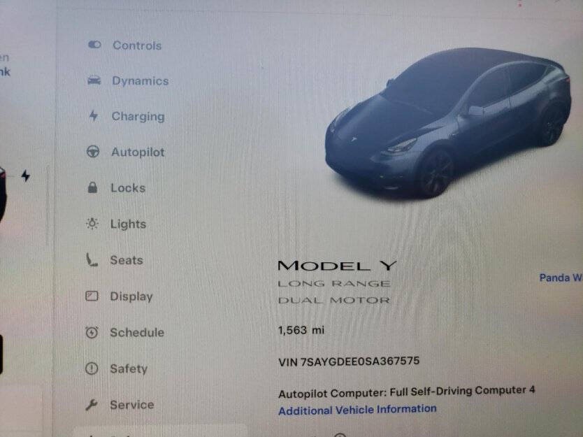 2025 Tesla Model Y Image 8