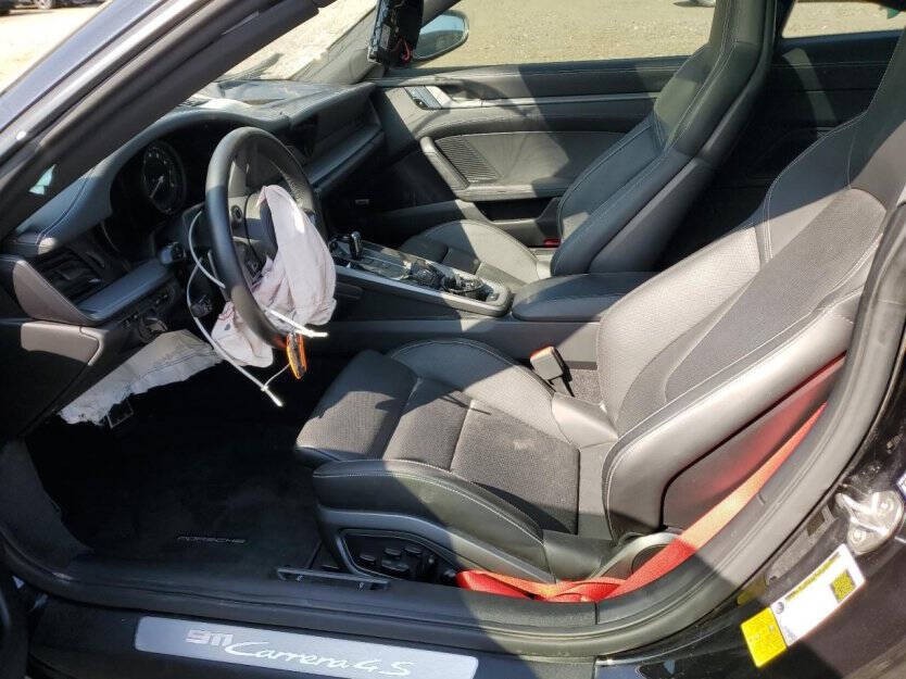 2020 Porsche 911 Image 6