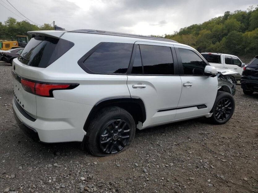 2024 Toyota Sequoia Image 4
