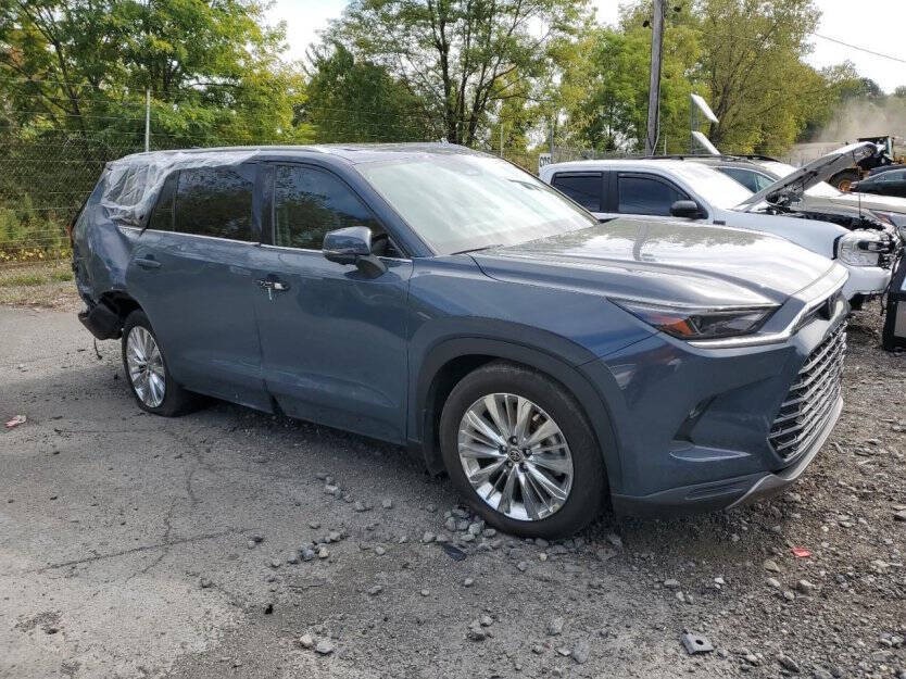 2024 Toyota Highlander Image 1