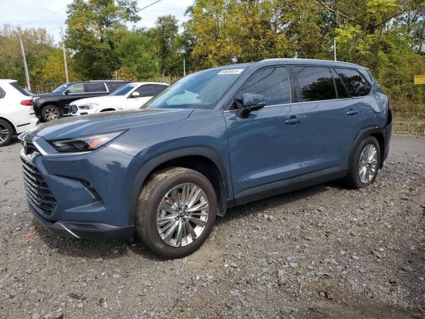 2024 Toyota Highlander Image 2