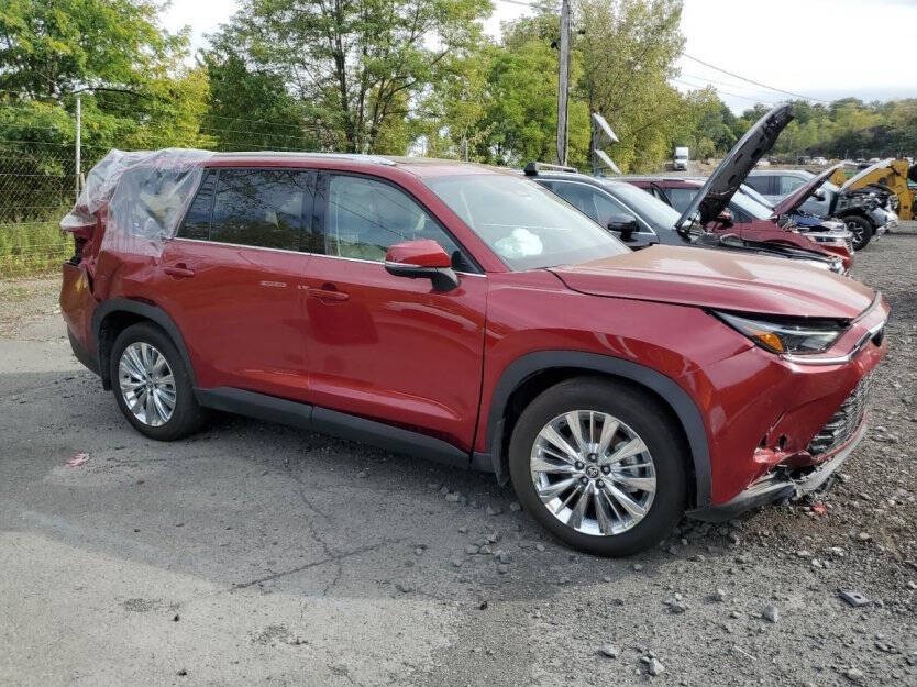2025 Toyota Highlander Image 1