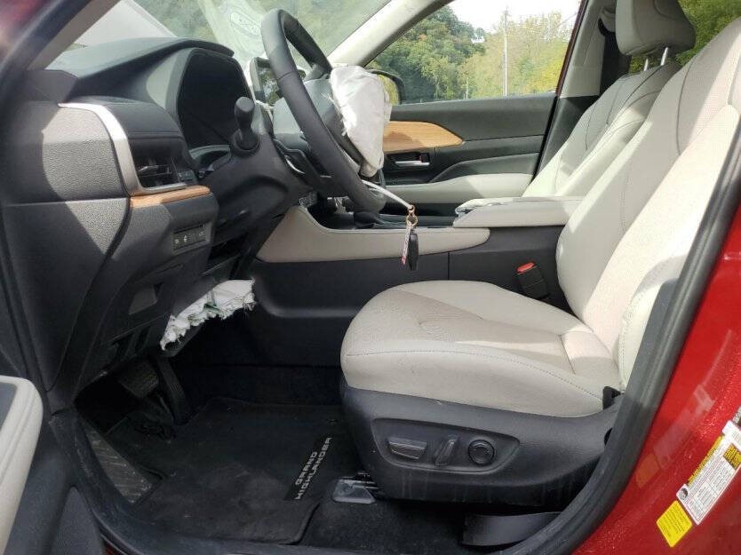 2025 Toyota Highlander Image 6