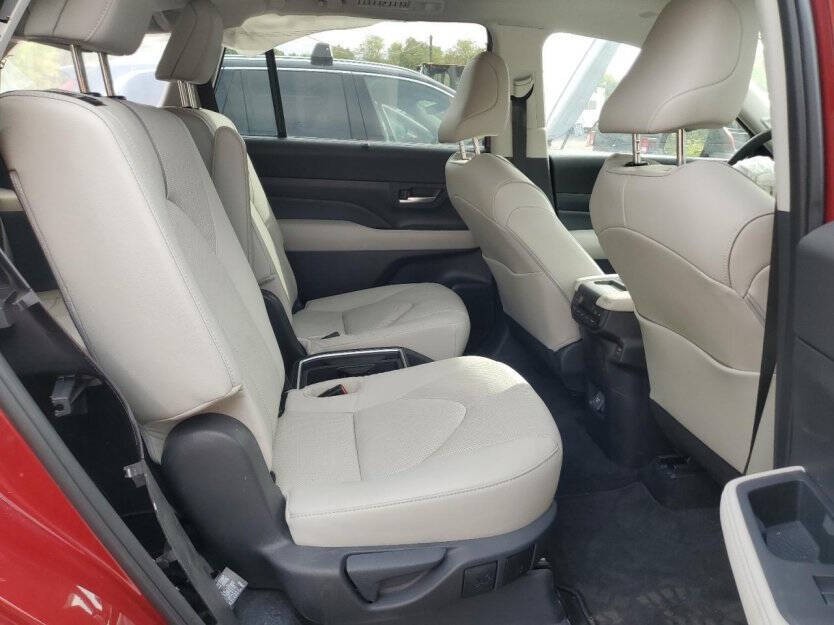 2025 Toyota Highlander Image 9