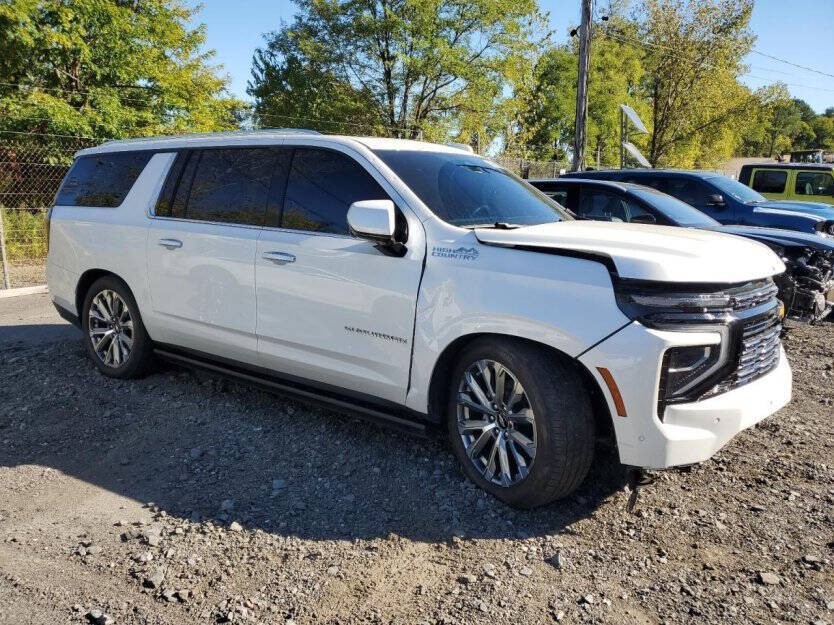 2025 Chevrolet Suburban Image 1