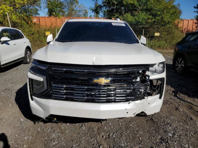 2025 Chevrolet Suburban Image 2