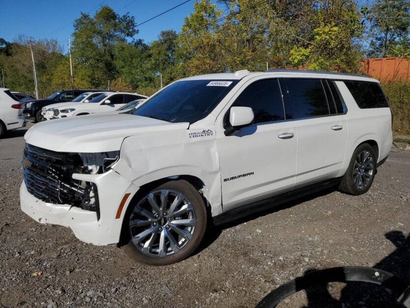 2025 Chevrolet Suburban Image 3
