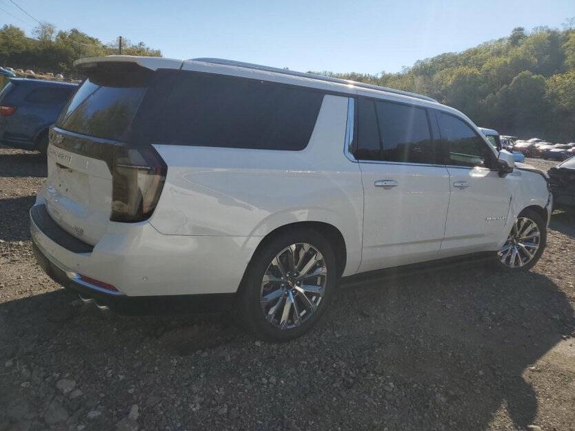 2025 Chevrolet Suburban Image 5