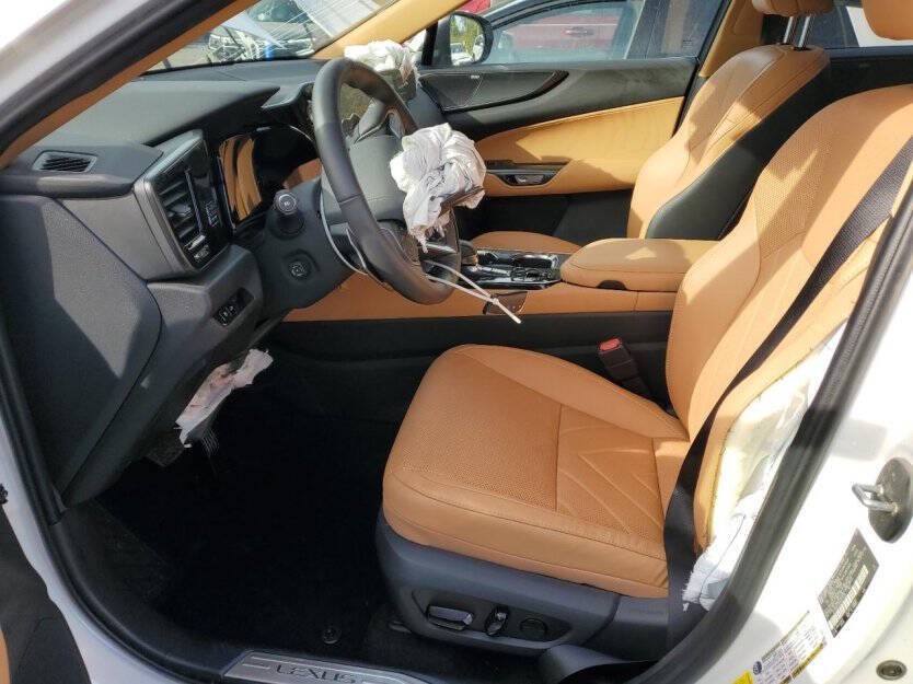 2025 Lexus NX Image 6