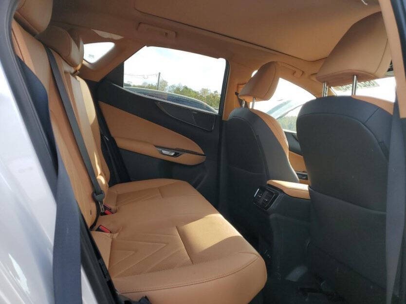 2025 Lexus NX Image 9