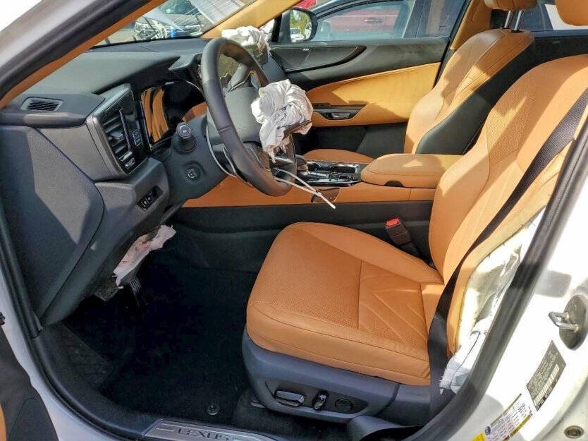 2025 Lexus NX Image 6