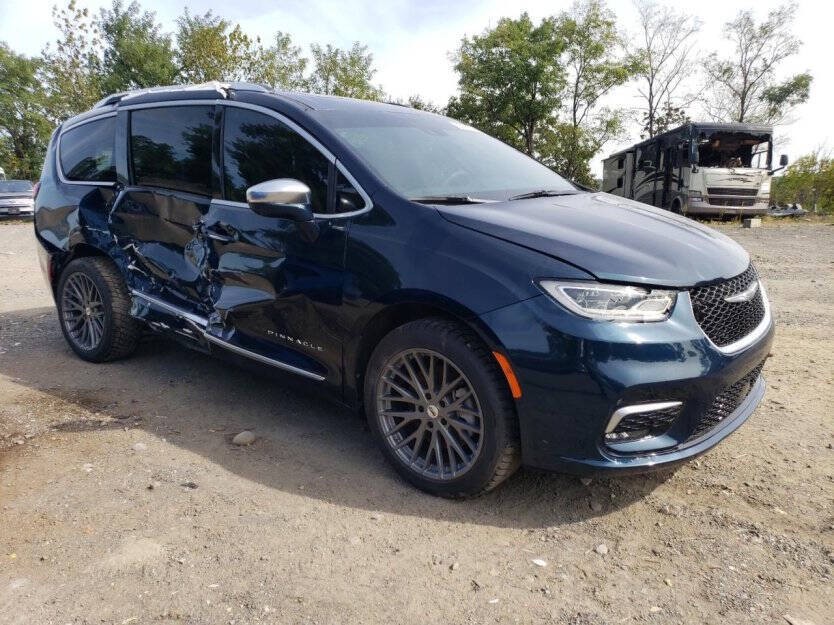 2022 Chrysler Pacifica Image 1