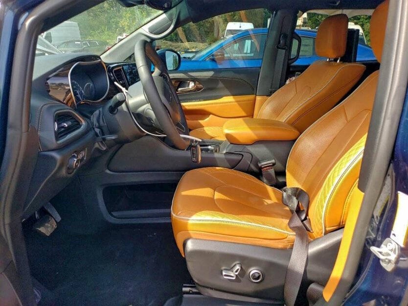 2022 Chrysler Pacifica Image 5