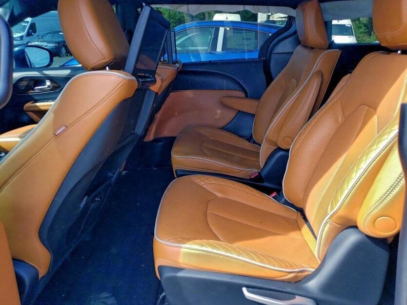 2022 Chrysler Pacifica Image 9