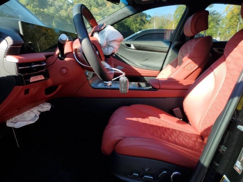 2025 Genesis G80 Image 6