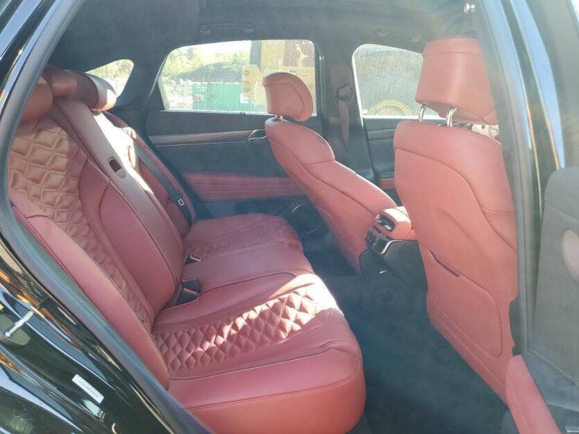 2025 Genesis G80 Image 7