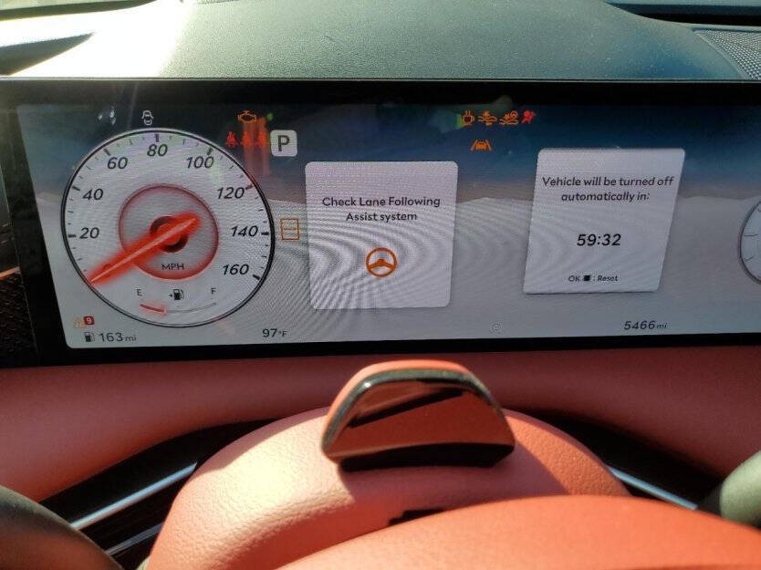 2025 Genesis G80 Image 8
