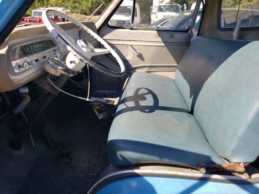 1963 Chevrolet Corvair Image 5