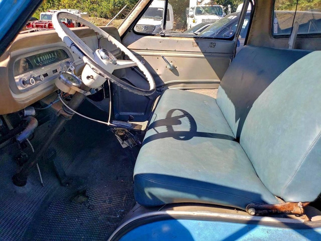 1963 Chevrolet Corvair Image 5