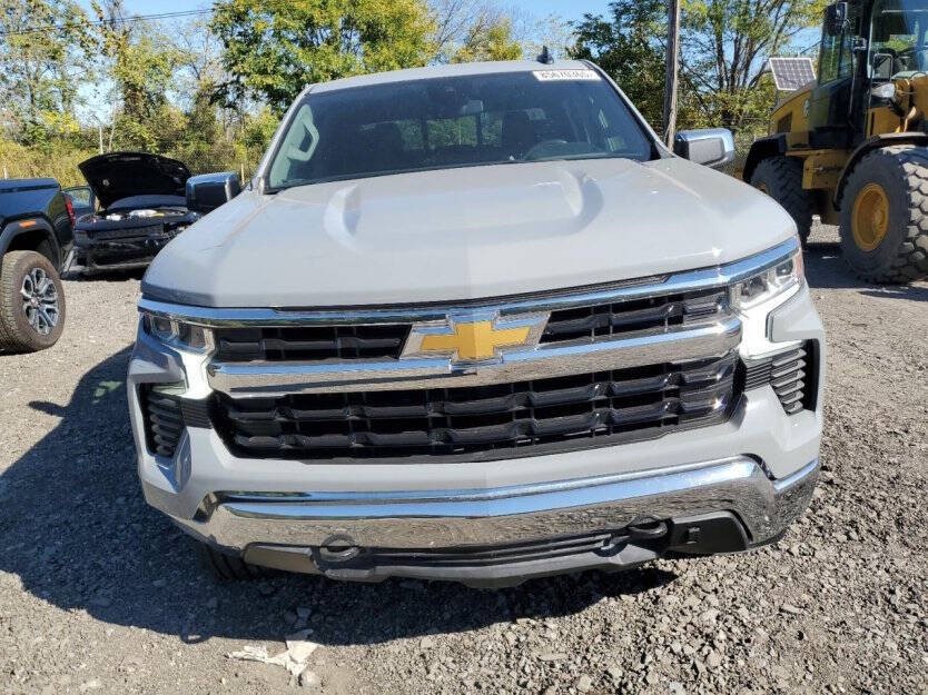 2024 Chevrolet Silverado 1500 Image 2