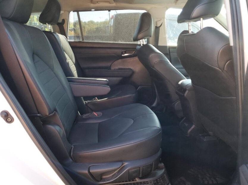 2021 Toyota Highlander Image 9