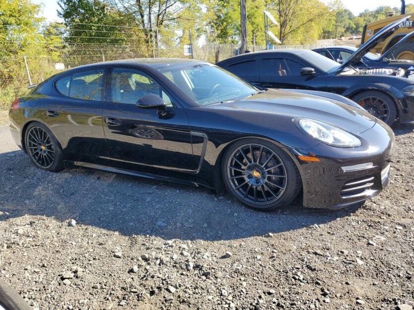 2016 Porsche Panamera Image 1