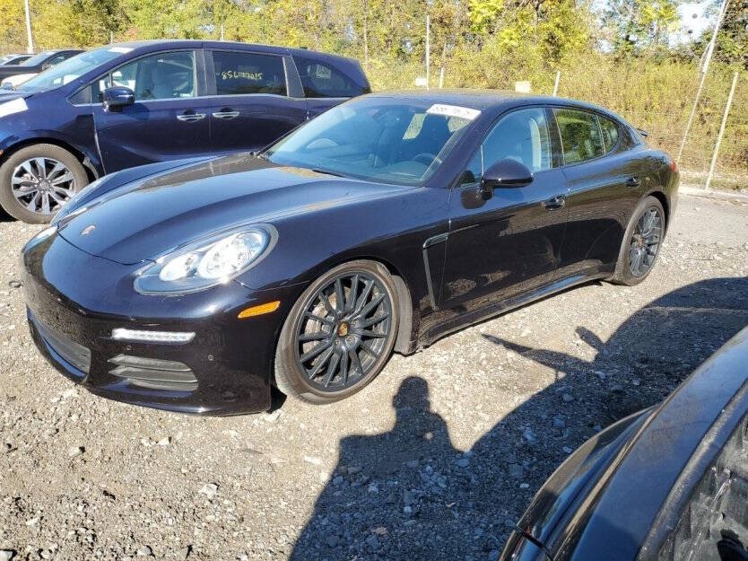 2016 Porsche Panamera Image 2