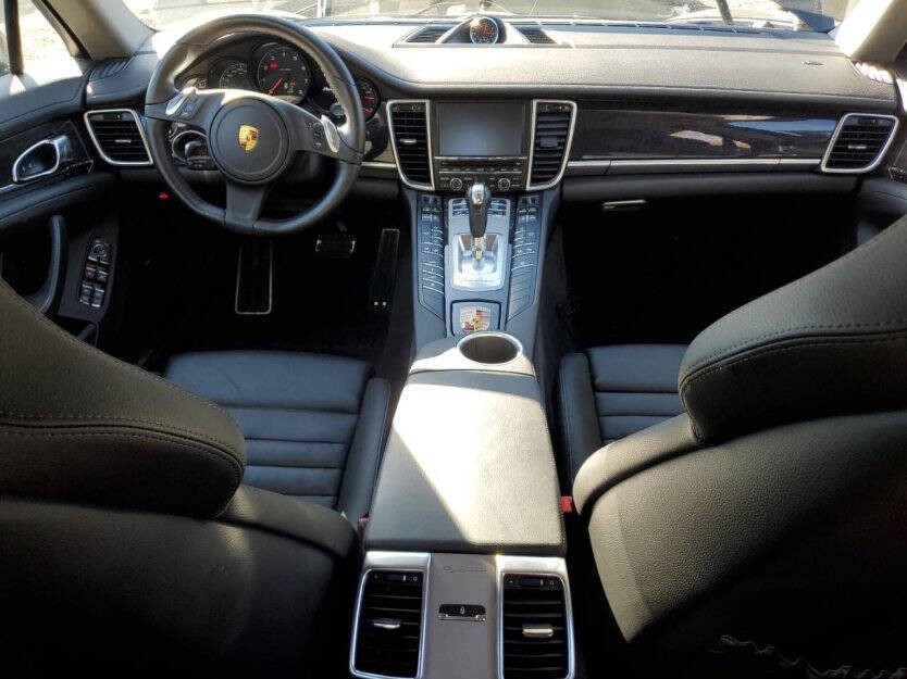 2016 Porsche Panamera Image 7
