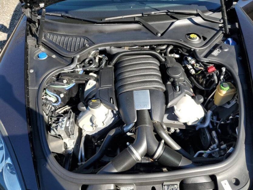 2016 Porsche Panamera Image 9