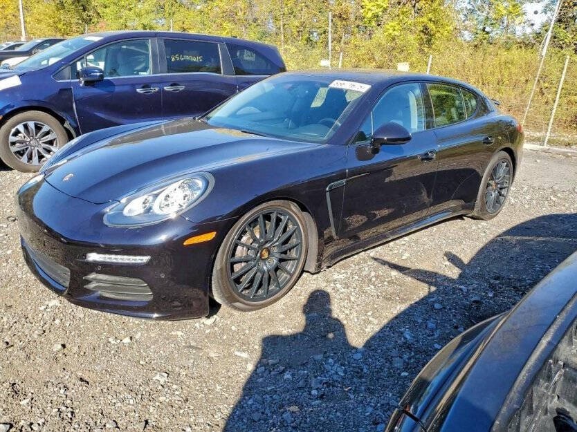 2016 Porsche Panamera Image 2