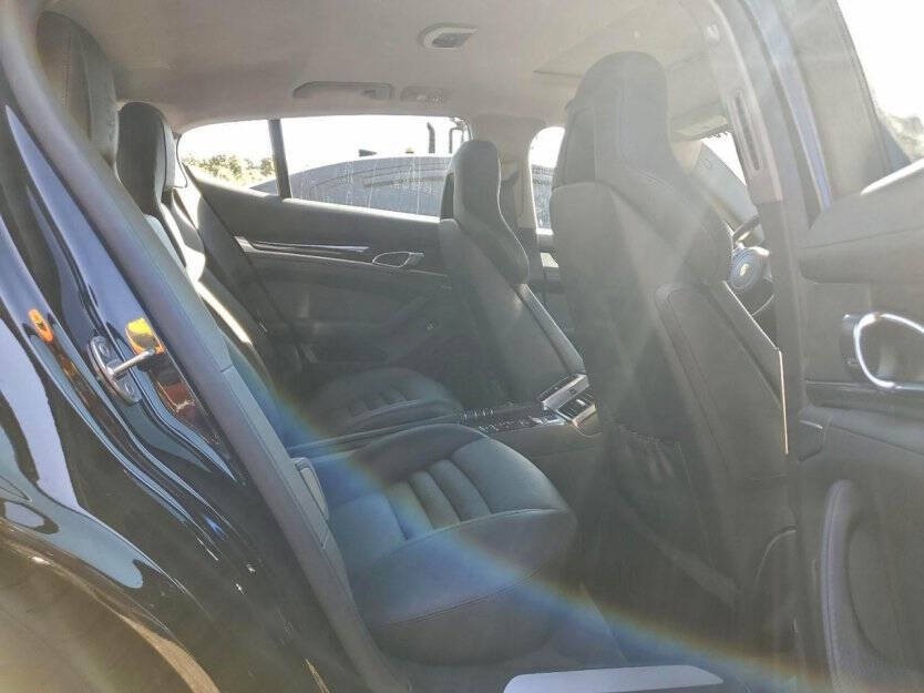 2016 Porsche Panamera Image 6