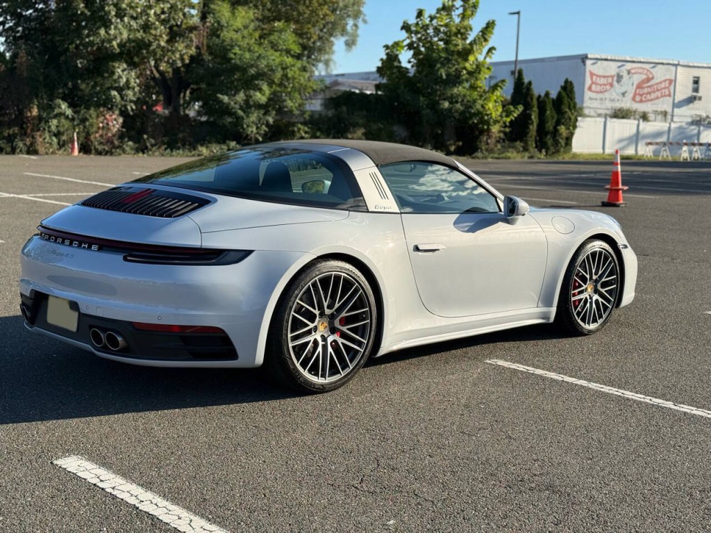 2024 Porsche 911 Image 6