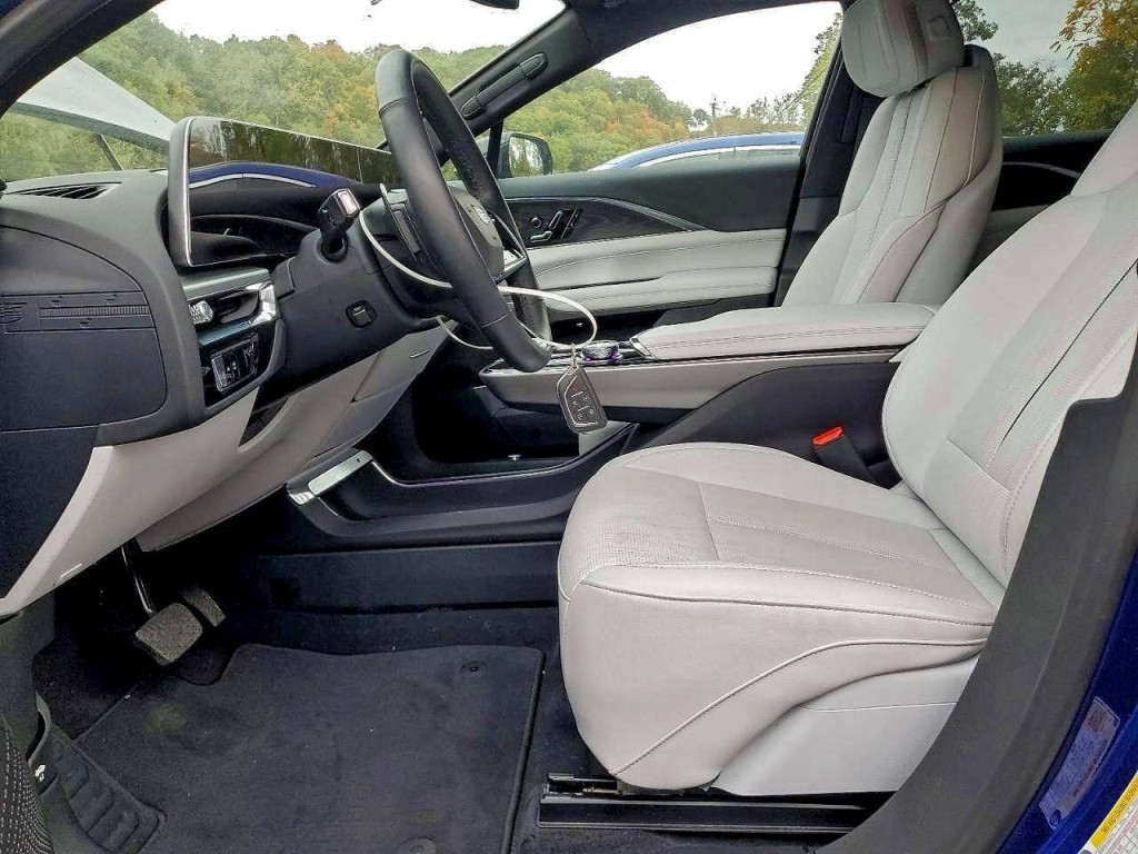 2024 Cadillac Lyriq Image 5