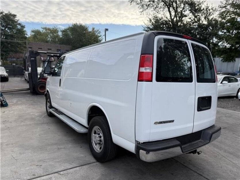 2022 Chevrolet Express Image 6
