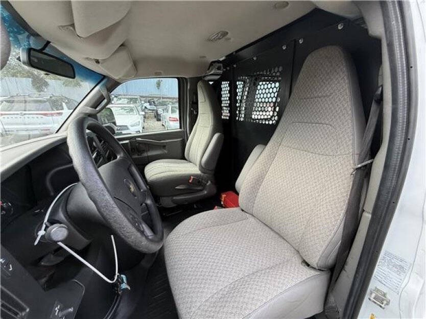 2022 Chevrolet Express Image 7