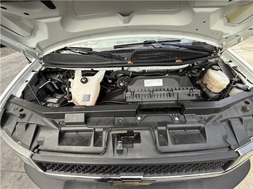 2022 Chevrolet Express Image 9