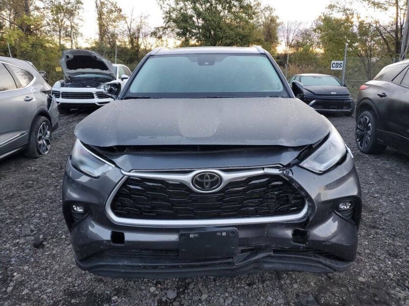 2024 Toyota Highlander Image 2
