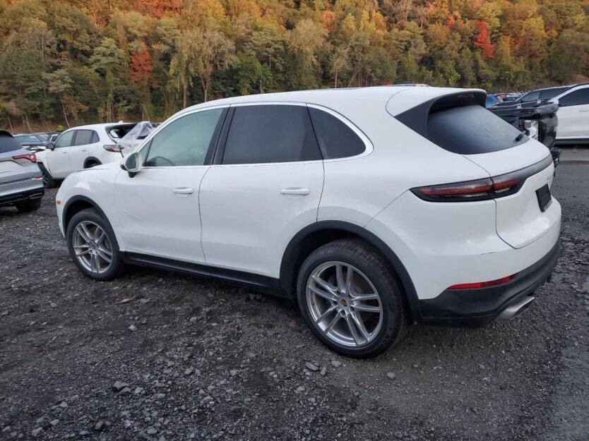 2023 Porsche Cayenne Image 3