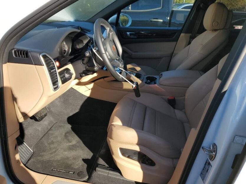 2023 Porsche Cayenne Image 5