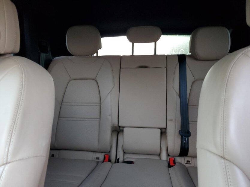 2023 Porsche Cayenne Image 6