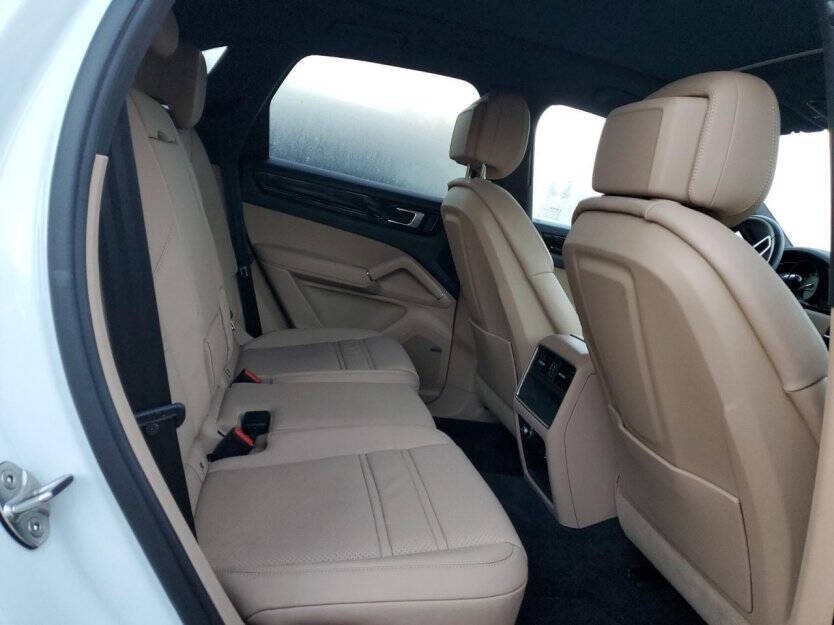 2023 Porsche Cayenne Image 9