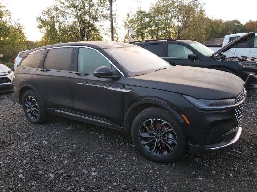 2025 Lincoln Nautilus Hybrid Image 1